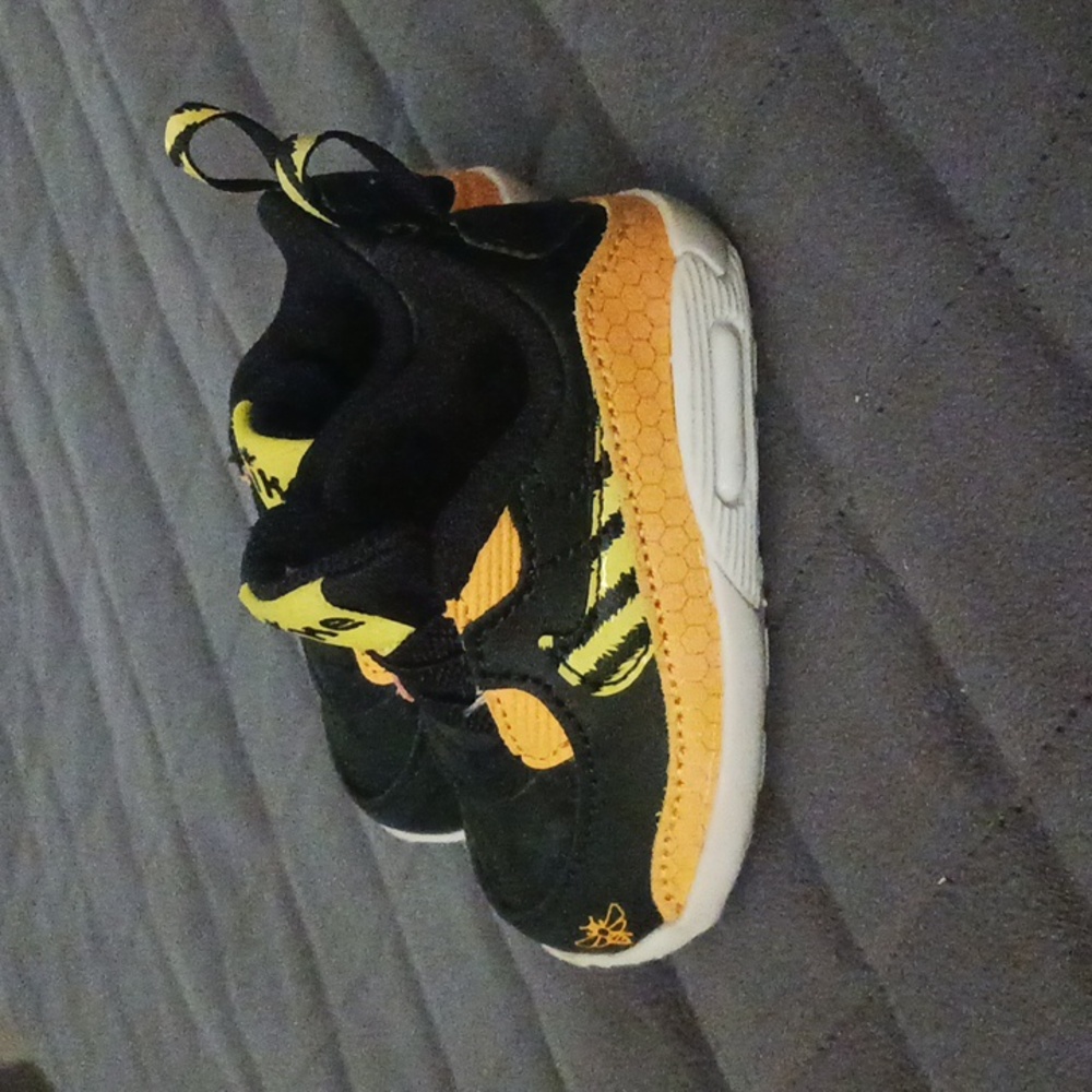 Nike - Picture 2 of 3